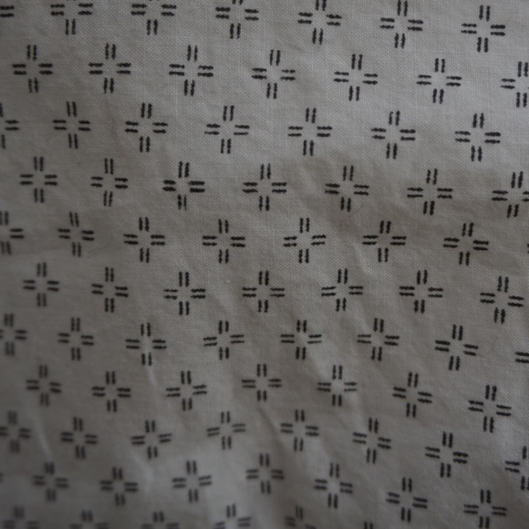 Small Old Navy White Button Down Shirt - Picture 4 of 4